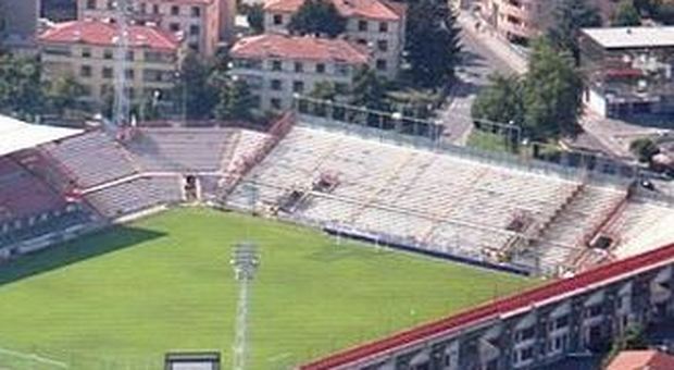 Un'immagine della gradinata nord dello stadio Menti