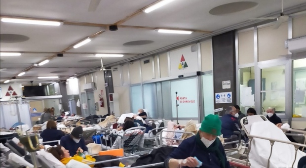 Napoli, doppia emergenza al Cardarelli chiude il pronto soccorso