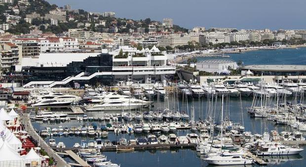 Cannes, allerta terrorismo: bandite borse e valigie dalle spiagge