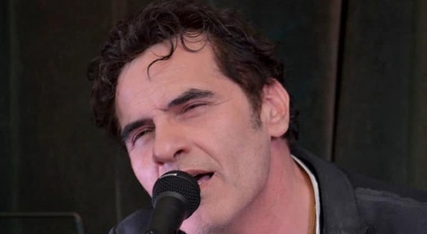 Il cantautore e attore Francesco Baccini riceverà il premio 'Manuel De Sica' per il singolo 'Senza rumore', colonna sonora a 'Credo in un solo padre'