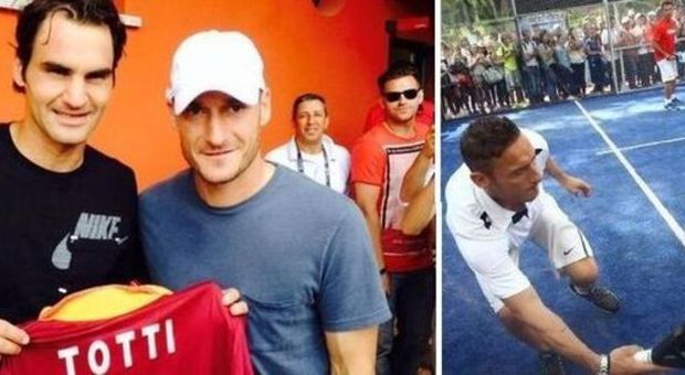 Totti arriva al Foro: foto con Roger. Poi gioca a paddle con Mancini
