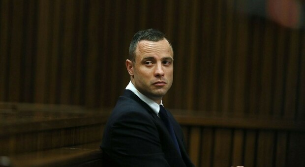 Pistorius in libertà vigilata, da domani esce dal carcere: aveva ucciso la fidanzata