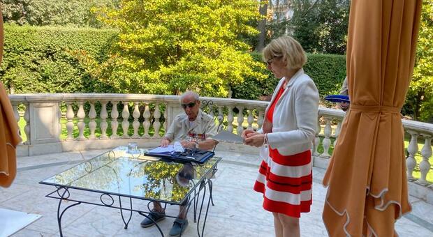 Harry Shindler con l'ambasciatrice inglese a Roma