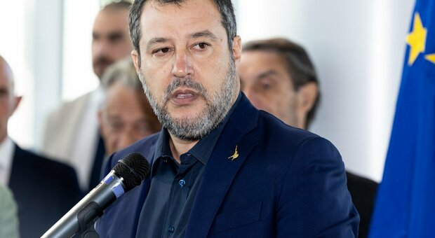 Salvini, minacce di morte sui social. Lui: «Paura no, querela sì»