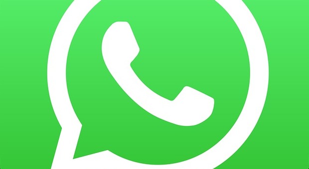 WhatsApp, riconoscimento facciale e impronta digitale per accedere alle chat: stop a fidanzati/e impiccione/i