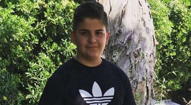 Con lo scooter contro l'auto della Guardia di Finanza, Gianluca morto a 15 anni