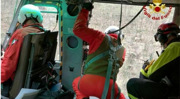Perde il controllo del trattore e precipita nella scarpata: agricoltore muore dopo un volo di 60 metri a Monsampietro Morico