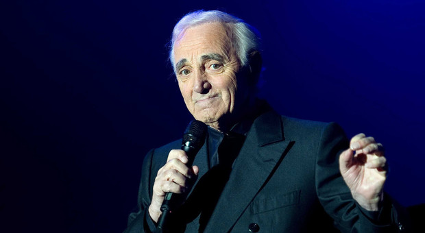 Aznavour, all'asta a Parigi le lettere d'amore per la giovane Claude Maissiat