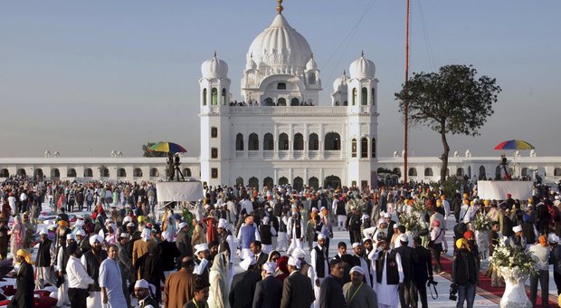India-Pakistan, aperto il corridoio Kartarpur per i pellegrini sikh. Modi: «Come la caduta del muro di Berlino»