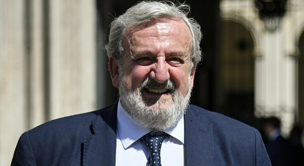 Michele Emiliano, chi è il Governatore della Puglia: età, carriera politica e vita privata