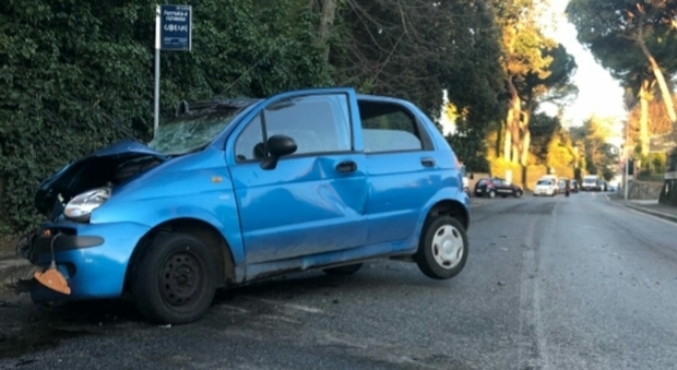 Auto contro un furgone sulla Tuscolana, muore una ragazza romana di 24 anni