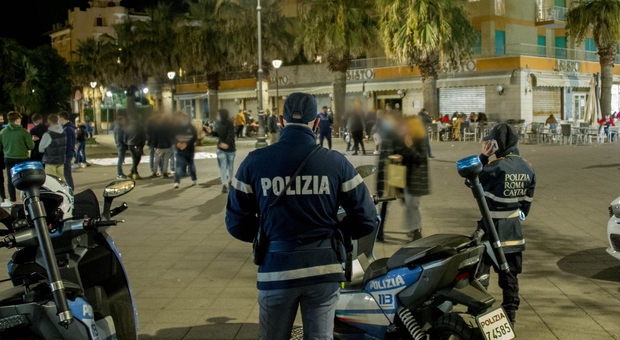 Truffe e furti in strada a Roma, presa la gang dei latinos. Anziana derubata con il trucco del mazzo di chiavi