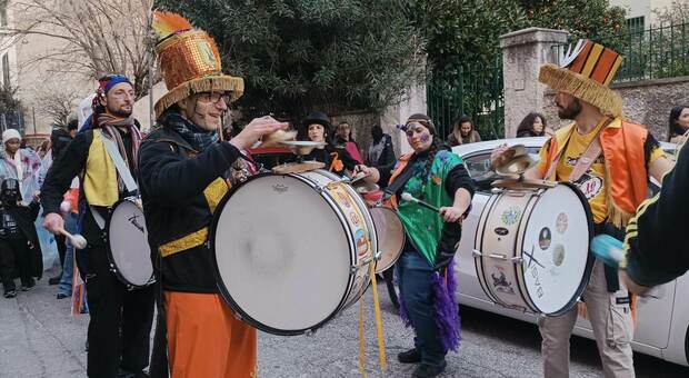 Capodanno senza eventi, Caserta prova il Carnevale con la sfilata dei carri