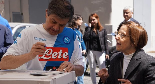Primarie Pd, a Napoli si vota anche senza tessera elettorale e registrazione online