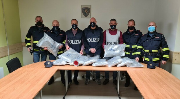 Polizia Stradale, maxi sequestro di droga sulla A1 tra Orvieto e Fabro. In manette due giovani pregiudicati