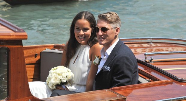 Bastian Schweinsteiger sposa la tennista Ana Ivanovic: matrimonio da favola a Venezia