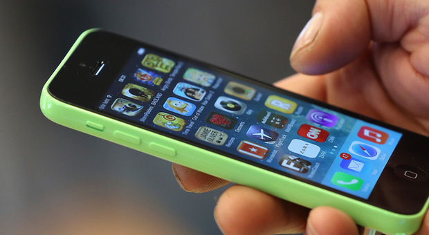 Bolletta di 16.000 euro al cellulare per 4 ore di internet in roaming: «Nessun errore»