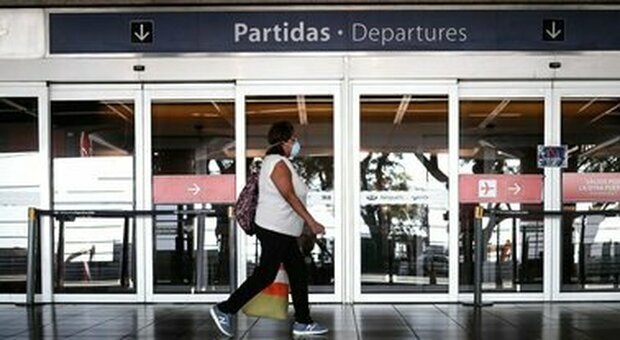 Covid, in Argentina via ai limiti in arrivo giornalieri in aereo: dall'1 novembre autorizzato ritorno turisti da tutto il mondo