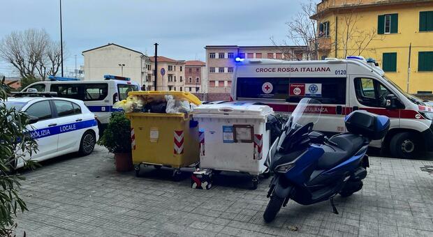 Ancona, si chiude in casa armata di coltello e machete minacciando di uccidersi: minuti di paura in via De Gasperi
