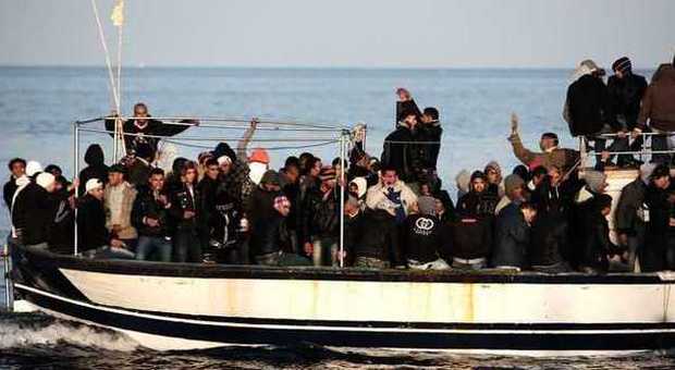 Migranti, la nuova road map degli scafisti: si parte dall’Egitto, si arriva in Calabria