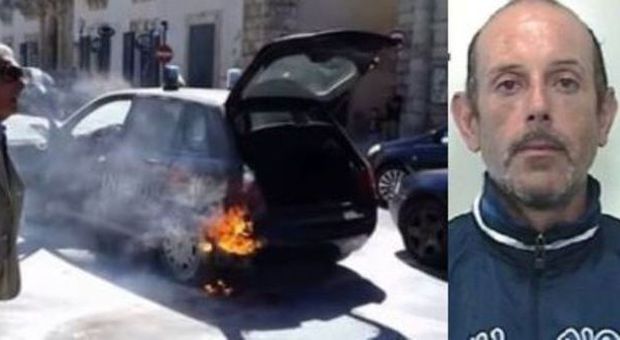 Cosparge di benzina e dà fuoco all'auto dei carabinieri con i militari dentro e scappa