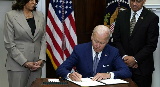 Biden vara misure per il diritto all'aborto: «Serve una legge nazionale. Corte Suprema fuori controllo»