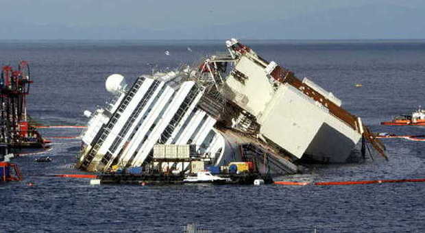 Concordia, le testimonianze dei naufraghi: «Ci mandarono in cabina, ma era una trappola»