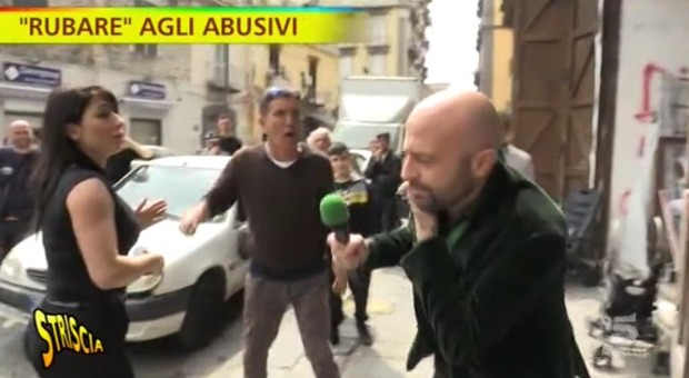 Napoli: Luca Abete di Striscia picchiato da un parcheggiatore abusivo