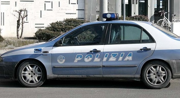Vicenza. Folle corsa in auto nella zona Mercato Nuovo: 20enne bloccato dai passanti