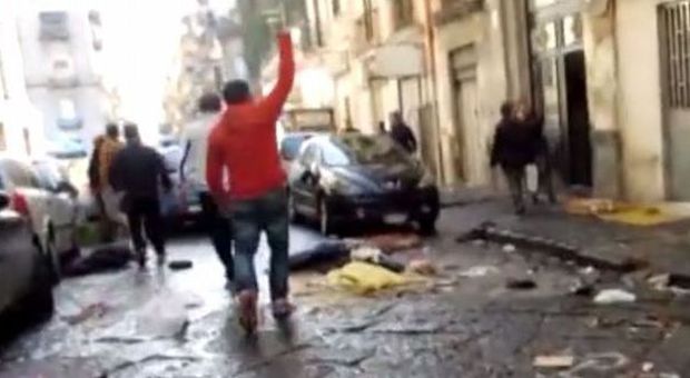 Napoli, la rivolta dei residenti contro il mercato degli abusivi| Video