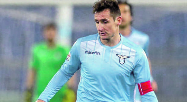 Il risveglio del signore del gol, la Lazio riparte da Klose