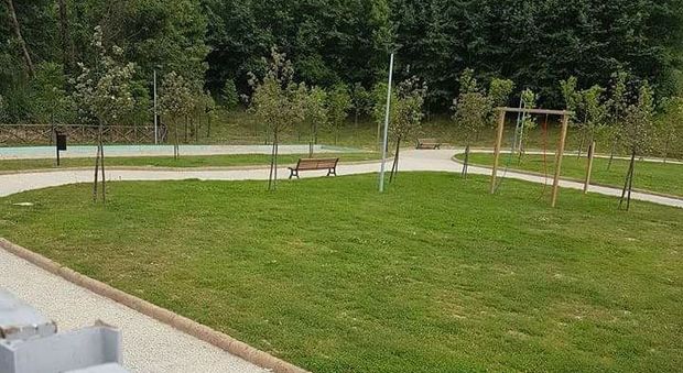 Camaldoli, il parco pronto per l’inaugurazione resta ancora chiuso e viene vandalizzato