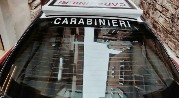 Perugia, lite per il traffico in centro: donna minacciata con un martello
