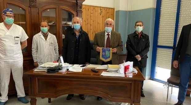 Il Rotary consegna all'ospedale mascherine donate dal re del latte sotto inchiesta Dda