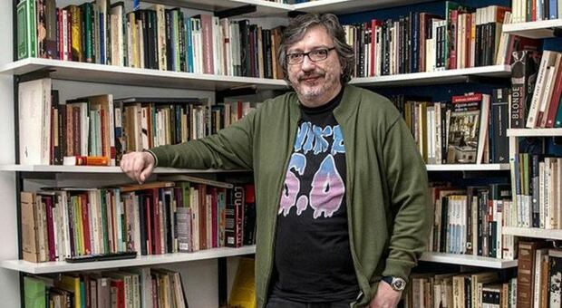 Roma, lo scrittore argentino Sergio Olguin ospite online della scuola elementare Bonghi per parlare di sogni, futuro e del pallone di Maradona