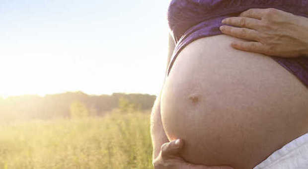Si presenta al Centro Aiuto alla Vita incinta: «Voglio vendere mio figlio»