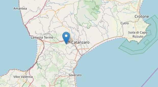 Doppia scossa di terremoto a Catanzaro: scuole evacuate, fermato il traffico dei treni