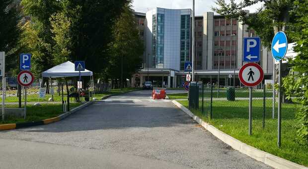 L'ospedale di Feltre dove la scorsa settimana un'infermiera positiva ha contagiato una collega ora in Rianimazione