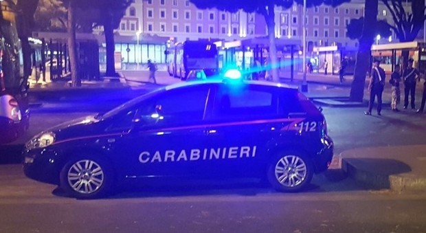 Frascati, blitz dei carabinieri in un bar: cinque pusher in manette
