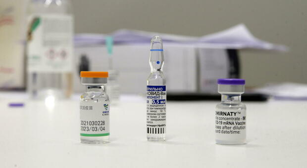 Vaccini seconda dose: è rischioso prolungare i tempi tra le due iniezioni?