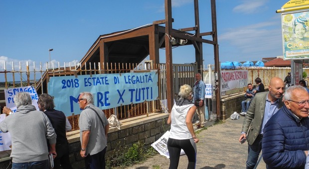 Ostia, caos spiagge: proteste e denunce per danno erariale