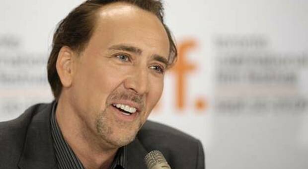 Finge di essere Nicolas Cage per chiederle soldi: la truffa on line dei falsi vip
