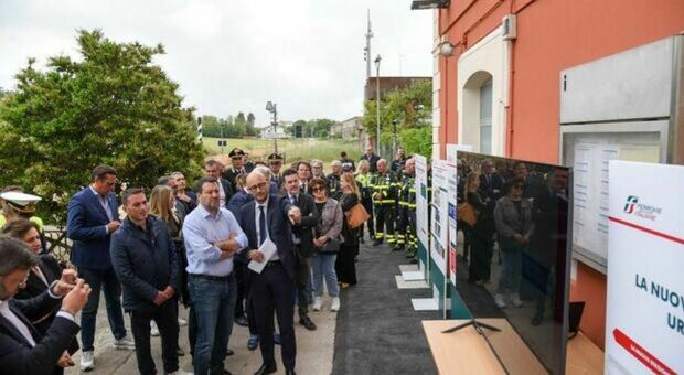 Salvini a Sforzacosta, illustrati al vicepremier i lavori di restauro della stazione: «Denaro speso bene»