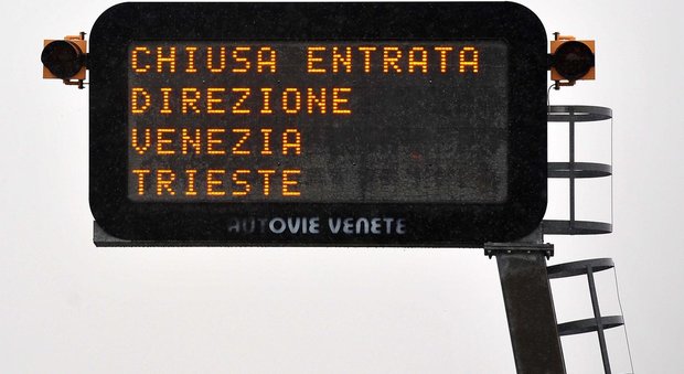 Caos rientri, traffico ko in autostrada 21 chilometri di coda verso Venezia