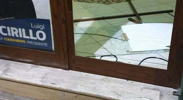 Elezioni comunali a Mugnano, vandalizzato il comitato elettorale M5S: «Abbiamo subito anche un furto»