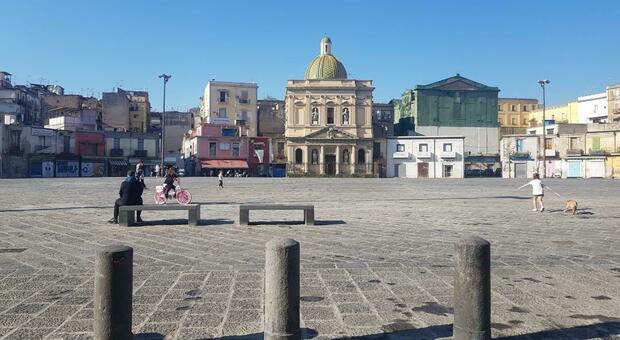 Napoli, a Piazza Mercato lavori finiti ma alberi e panchine spariti
