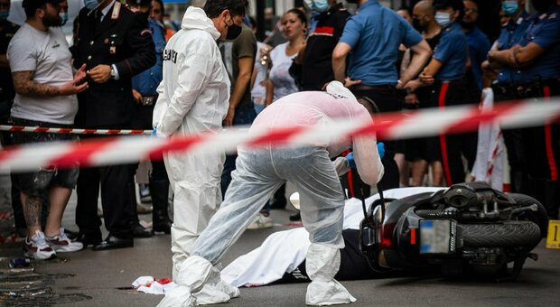 Napoli, omicidio in strada nel quartiere Piscinola: uomo di 30 anni ucciso a colpi d'arma da fuoco