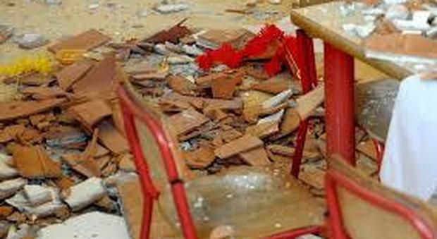 Reggio Calabria, crolla intonaco in una scuola media: quattro studenti feriti, uno ha un trauma cranico