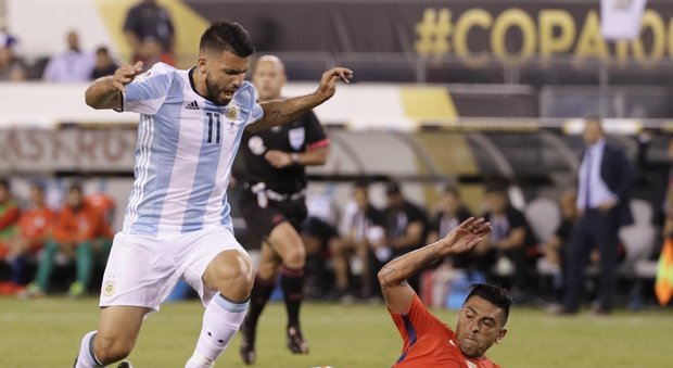 Sui social argentini insulti a Higuain, Aguero: «Dopo Messi altri giocatori lasceranno la Seleccion»
