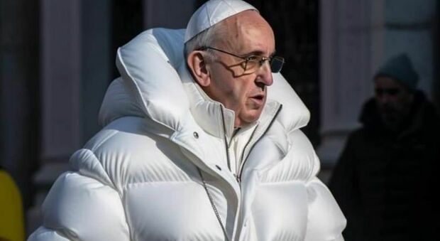 Papa Francesco veste trendy, la foto col piumino bianco fa il giro del mondo. Poi la scoperta: è fake